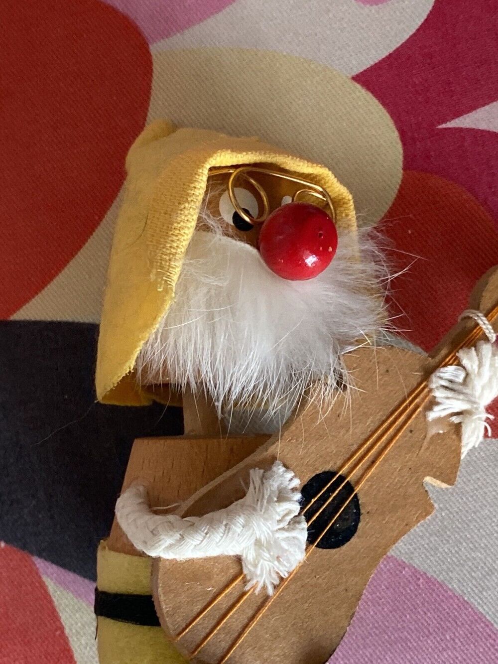 Vintage 4.5" Wooden Banjo Playing Elf / Gnome Bobble-Head Knick-Knack Figurine